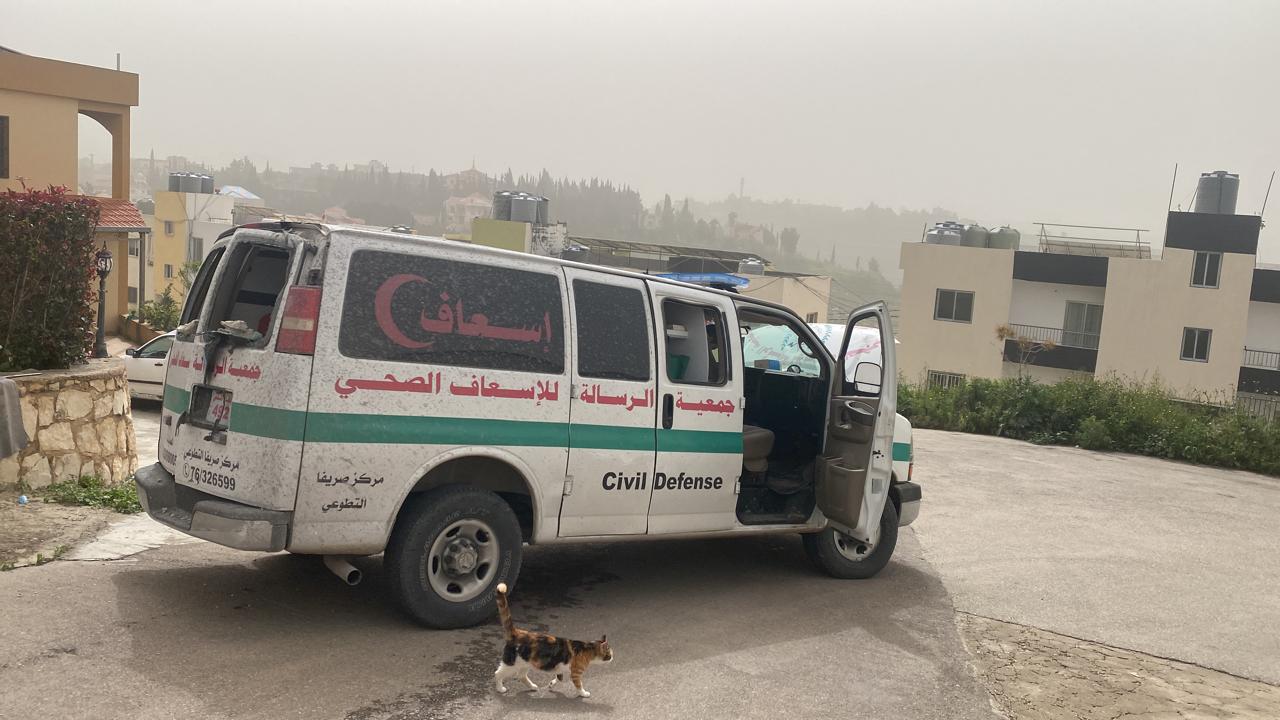 20260403_111137 استهداف طواقم الإسعاف في صريفا… تضرر آليتين خلال تجدد الغارات