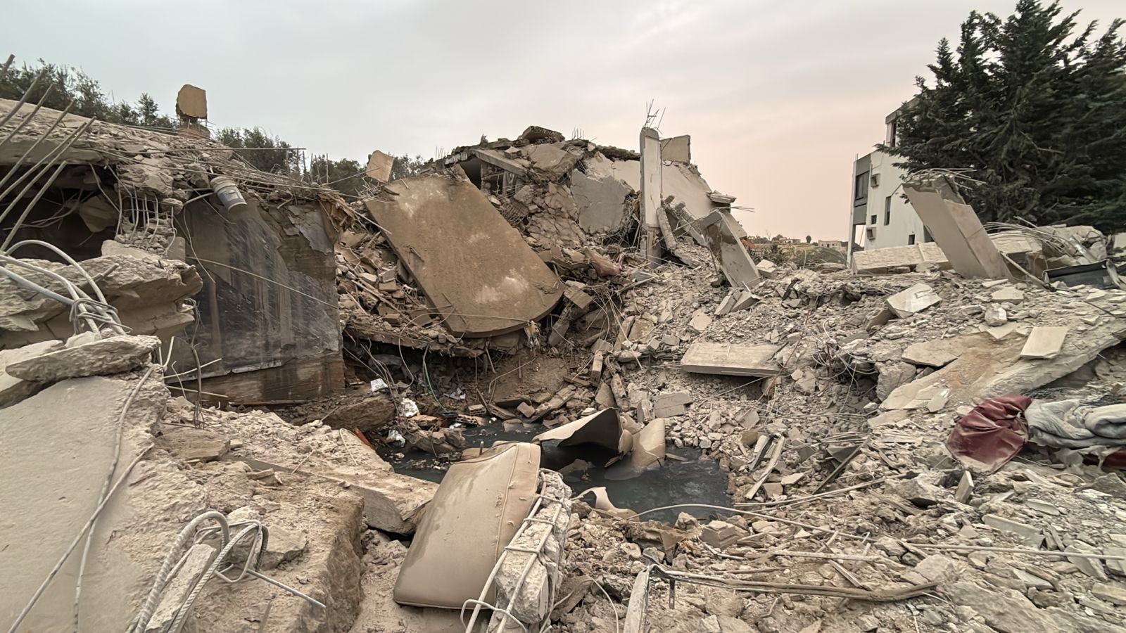 IMG-20260405-WA0084 مجزرة في كفرحتى فجراً… عائلة بكاملها تحت الأنقاض (صور)