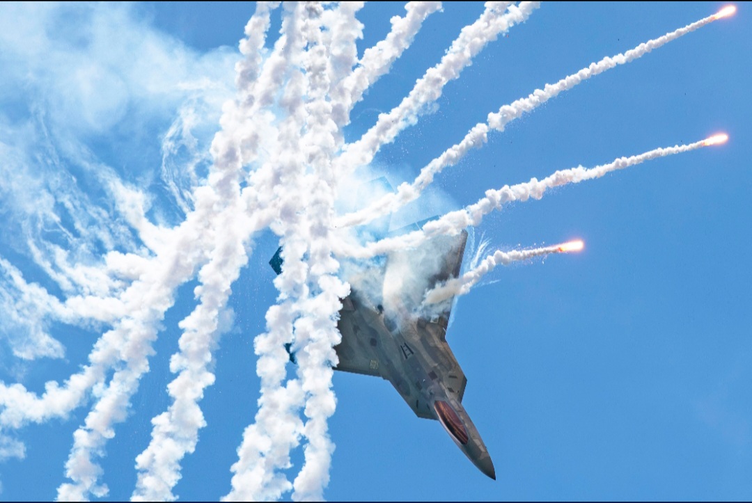 Screenshot_20260403_232455_ChatGPT كيف استهدفت إيران الطائرات الأمريكية المتطورة؟قراءة تقنية في “الكمائن الجوية الصامتة”